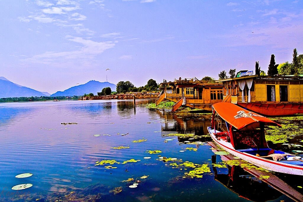 https://mouryaaruntravels.com/images/Dal-Lake-Kashmir.jpg